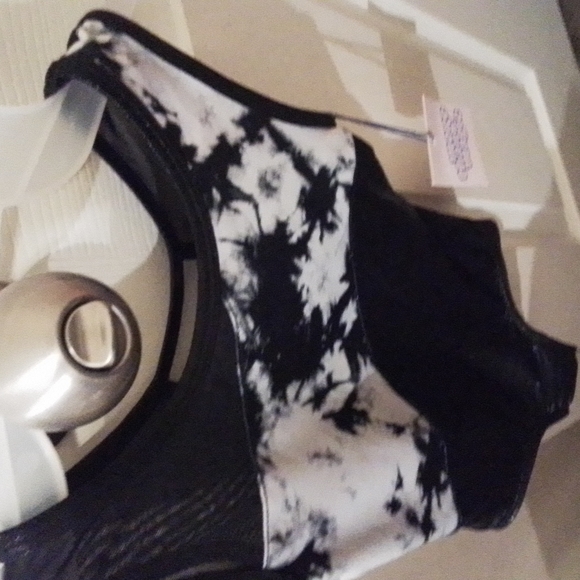 Cute little girls swimsuit with a shimmer look. NWT - Picture 3 of 6